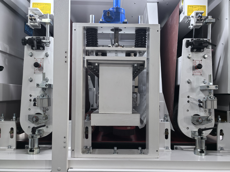 RYR deburring machine station