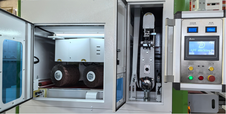 Rotary brush deburring machine